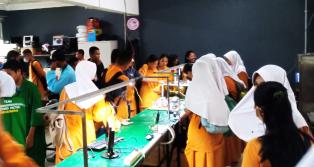 Kunjungan siswa SMPN 53 Batam ke SMK Muhammadiyah